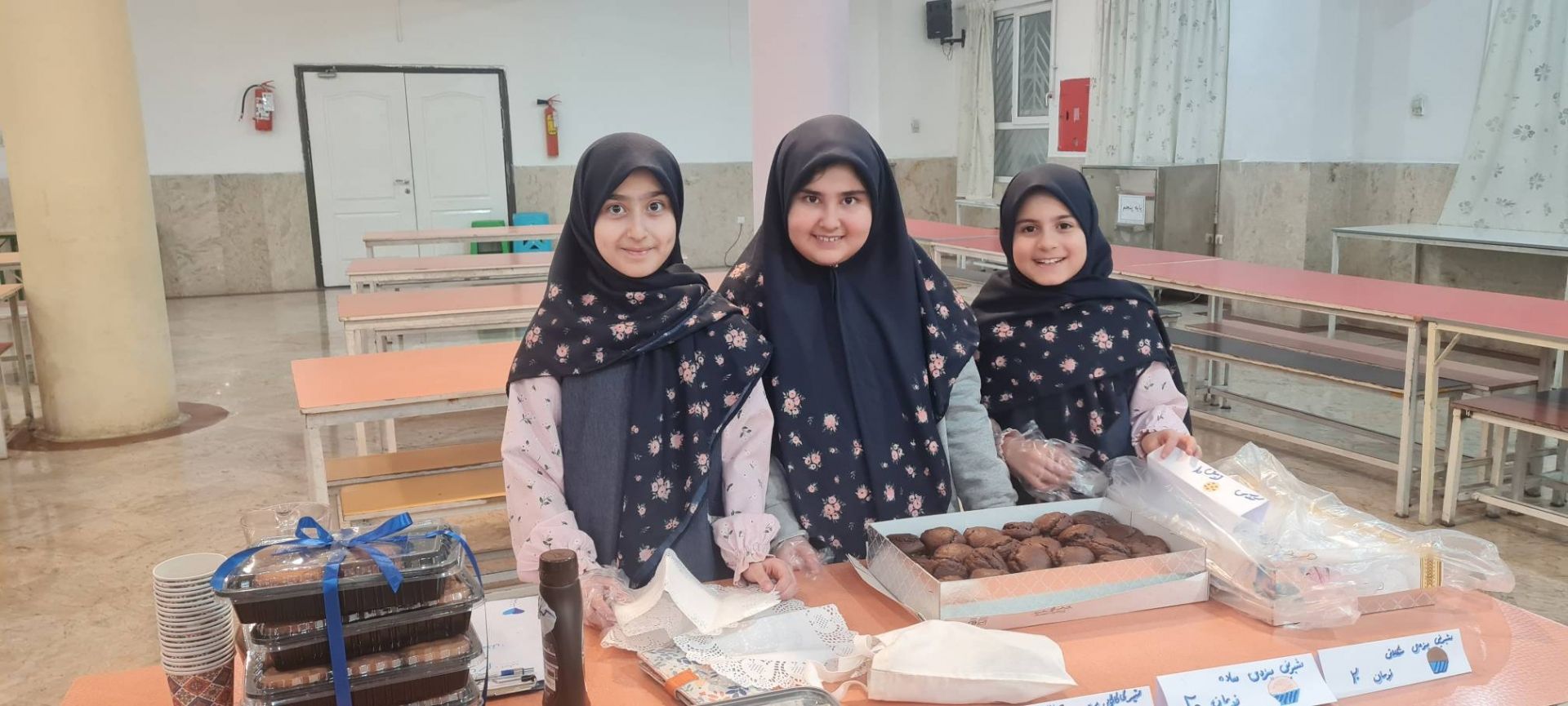 برگزاری خیریه  در مقطع دبستان به مناسبت دهه ی فجر 